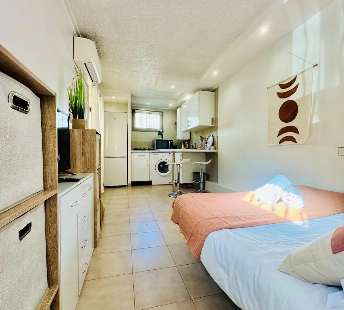 Le Rionde, Apt 2 Prs, 300 M Plages, Climatisation Antibes 0*,  France